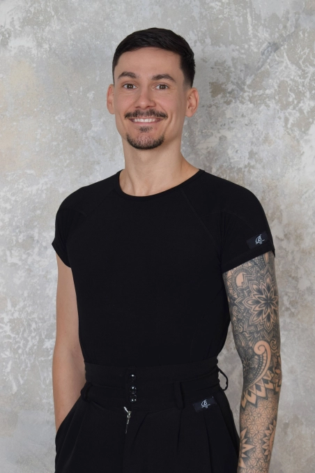 OVERSWAY BLACK TSHIRT